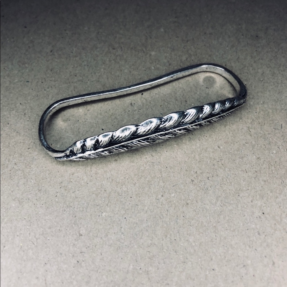 Hand jewelry